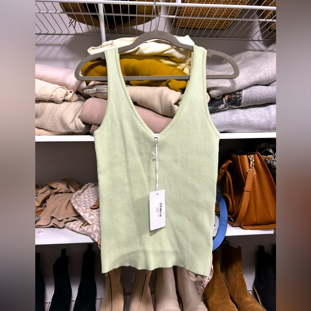 NWT! Aemi + Co ribbed Green Vneck Sweater Tank